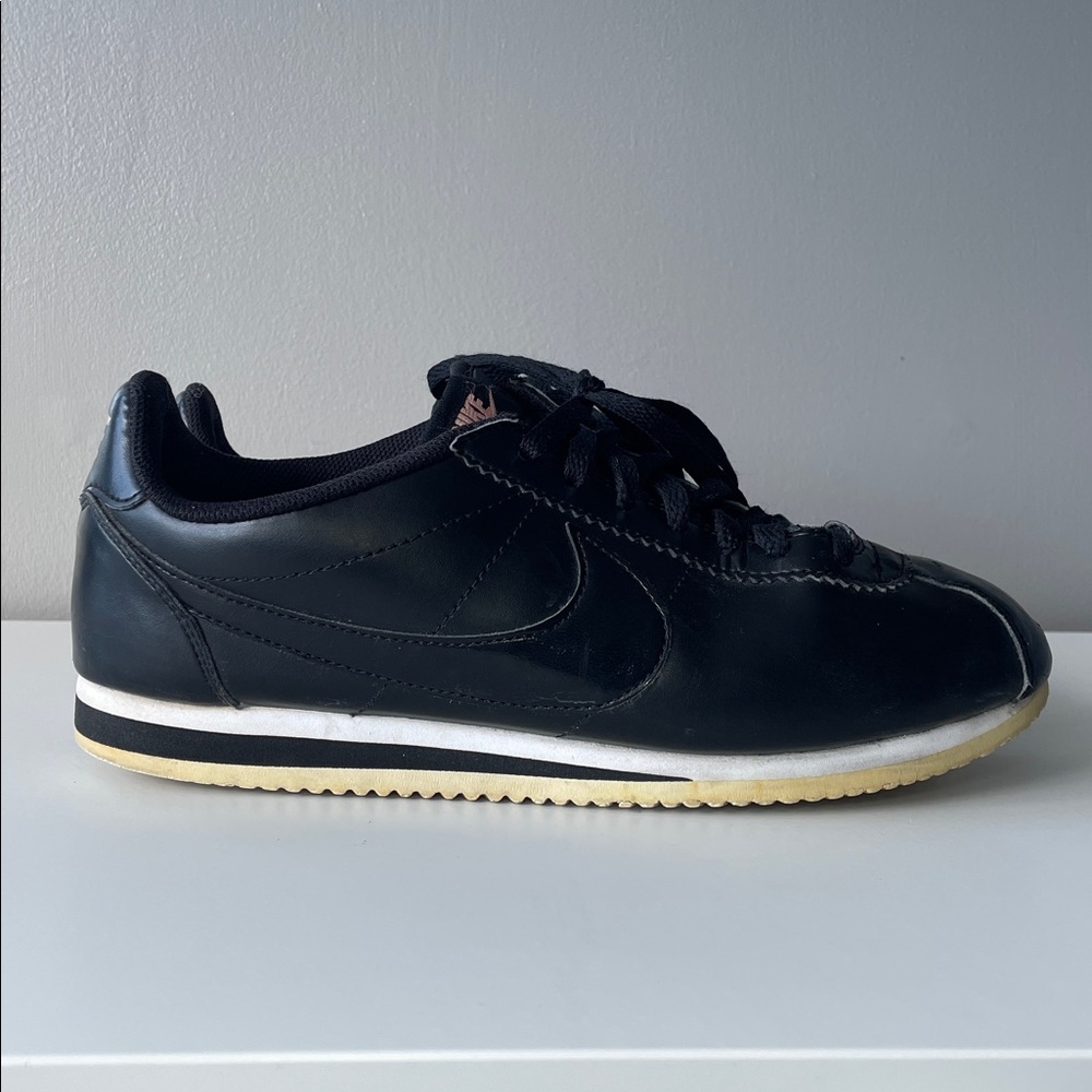 Nike ‘Classic Cortez' Black Leather women’s casual sneakers size 10 - Picture 2 of 16